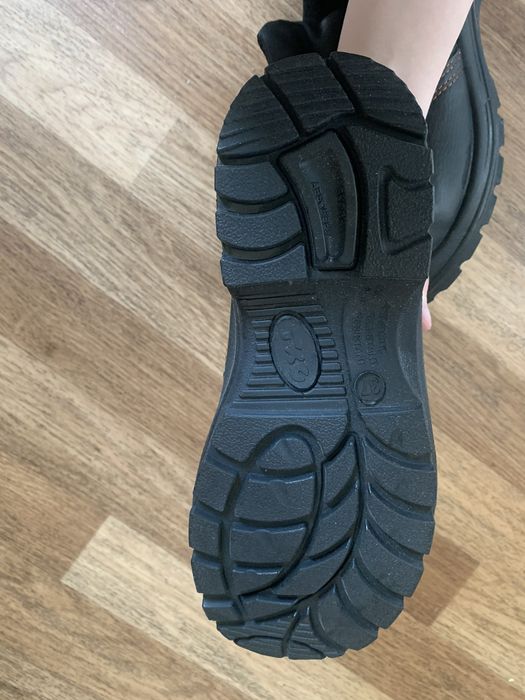 Продам спец обувь