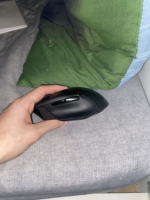 Продам мышку razer basilisk v2