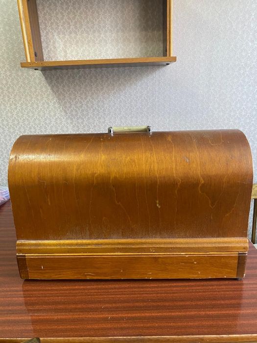 Продам советскую швейную машинку