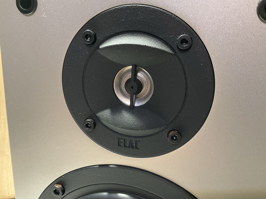 Букшелф колони Elac 101 II