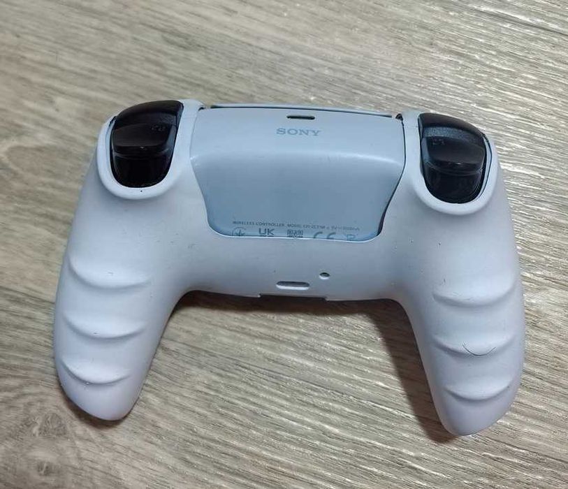 продам оригинальный джойстик PS5