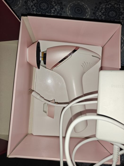 Epilate definitivă cu Philips Lumea Prestige IPL BRI950 / 00