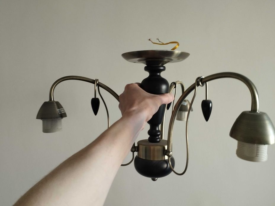 Продам люстра - 3 лампочки