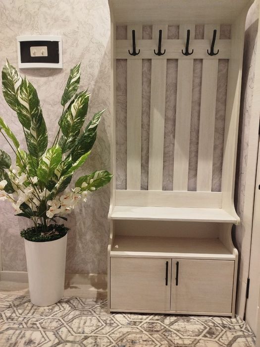 Продаётся Прихожка размер высота 1м90см  ширина 80см глубина 32см