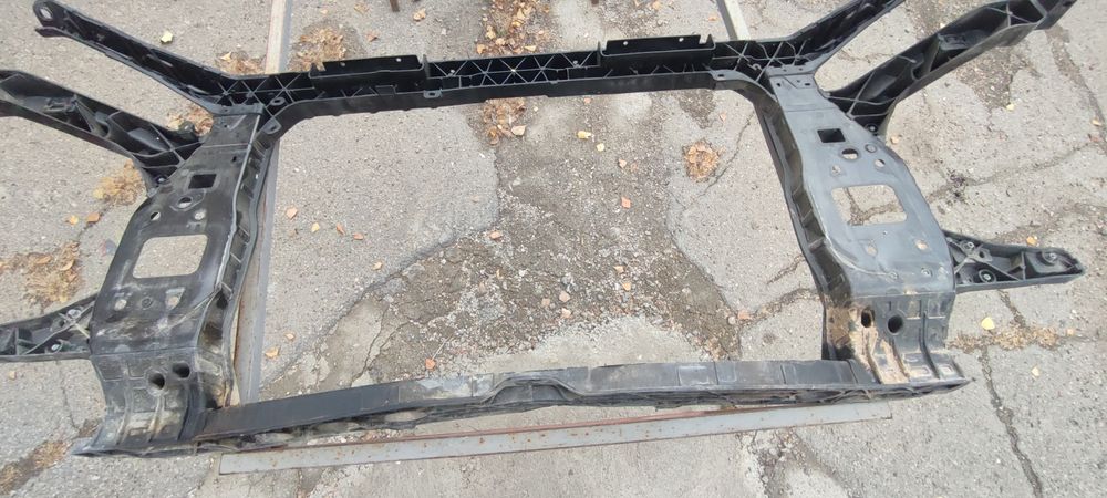 Продам телевизор (суппорт радиатора)