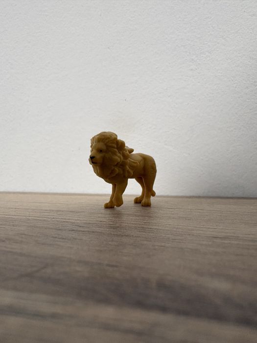 Продавам kinder фигурки