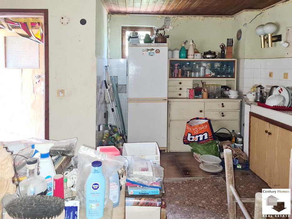 116283 Просторен парцел с къща и допълнителни постройки за продажба в с. Самоводене, 10 мин. път от Велико Търново