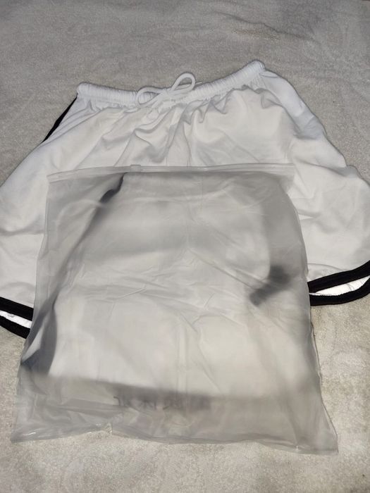 Шорты с вырезом на лето