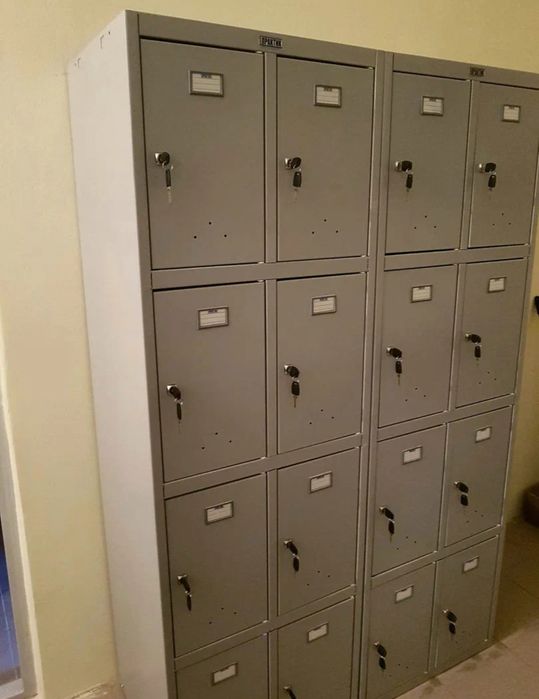 Шкафы для сумок и одежды