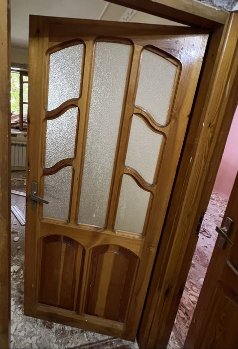 Yogoch eshik derazalar sotiladi b/u xolati yaxshi