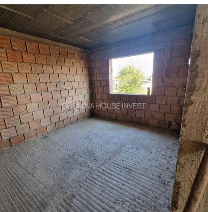 Casă de vânzare la rosu