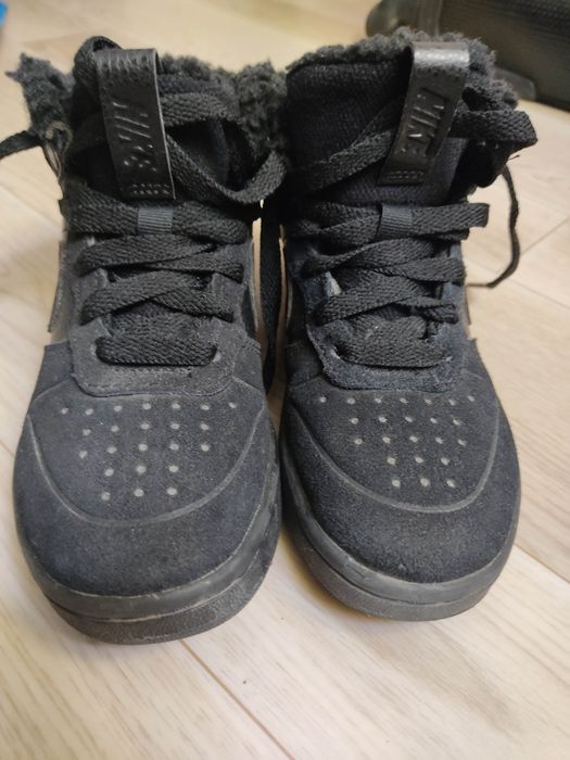 Продам детские теплые кроссовки