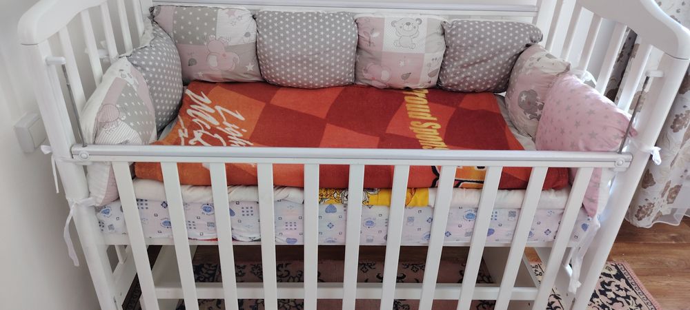 Манеж. Кровать детская.  Продам  срочно