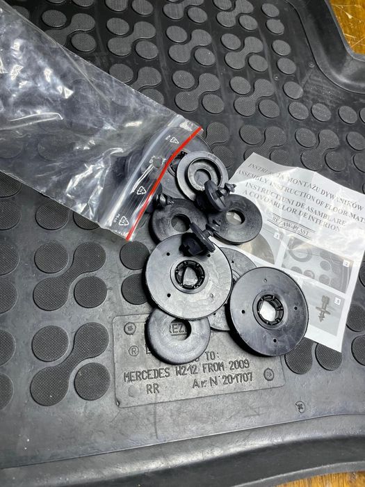 Продам коврики в машины: