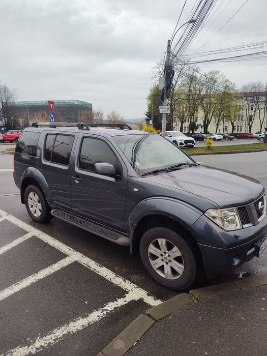 Vand SUV 4x4 Nissan Pathfinder 2.5d 2007 / 7 locuri