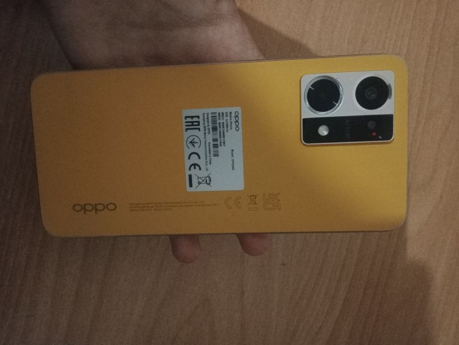 Телефон OPPO Reno7