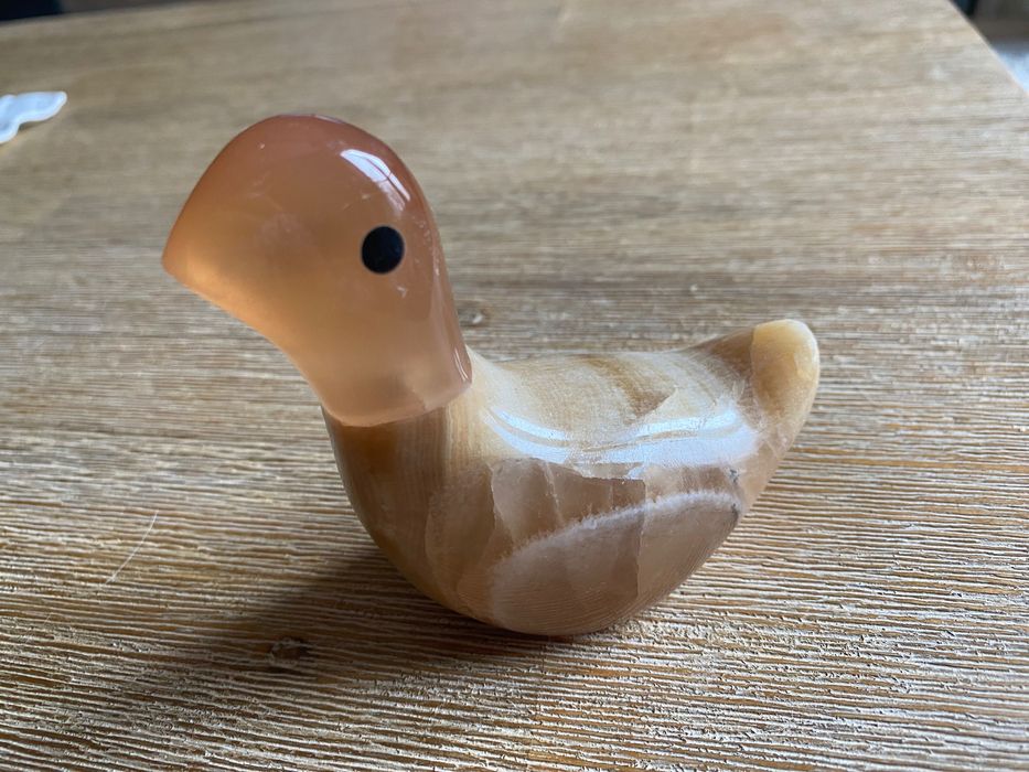 Красива птица от оникс