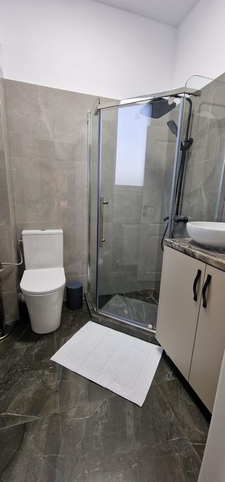 Apartament de închiriat plus loc de parcare.