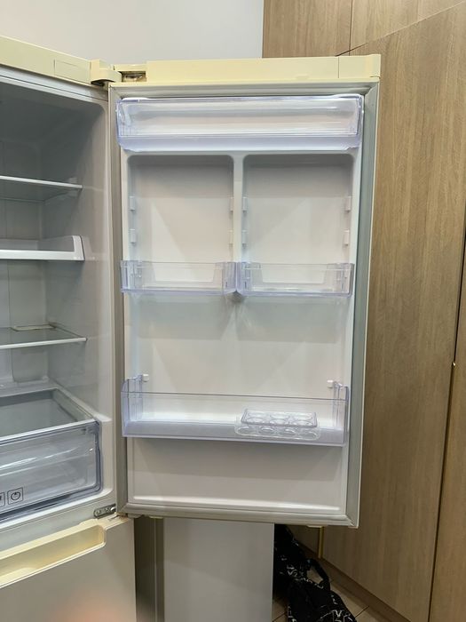 Холодильник Samsung