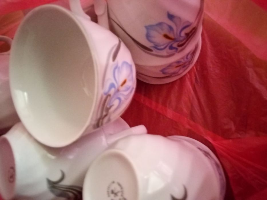 Продавам комплект чаена чаша с чинийка,само чинийки,кафяна чашка с чин