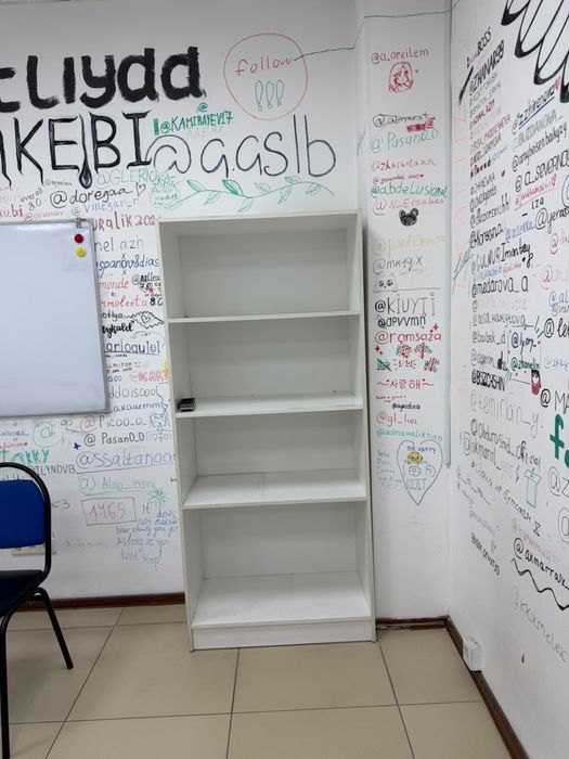 Шкафы белые в хорошем состоянии