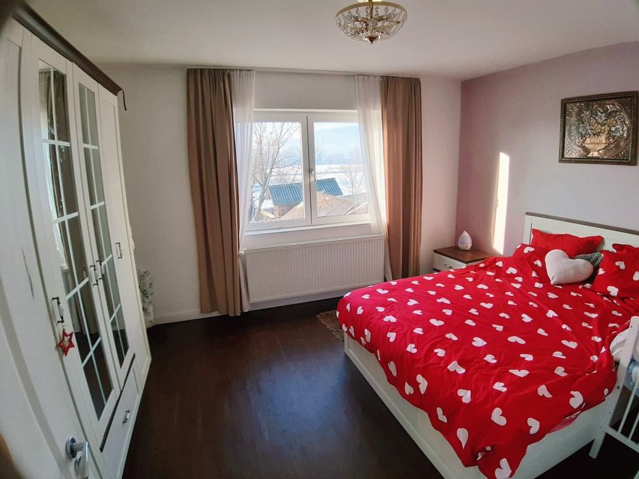 Casa si Magazin alimentar de vanza  pe strada Liviu Rebreanu