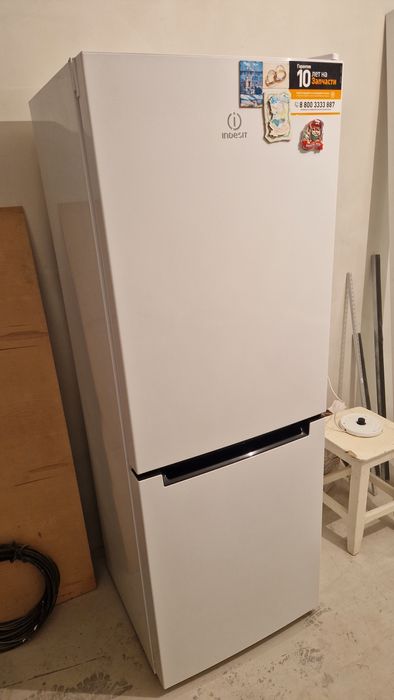 Холодильник indesit