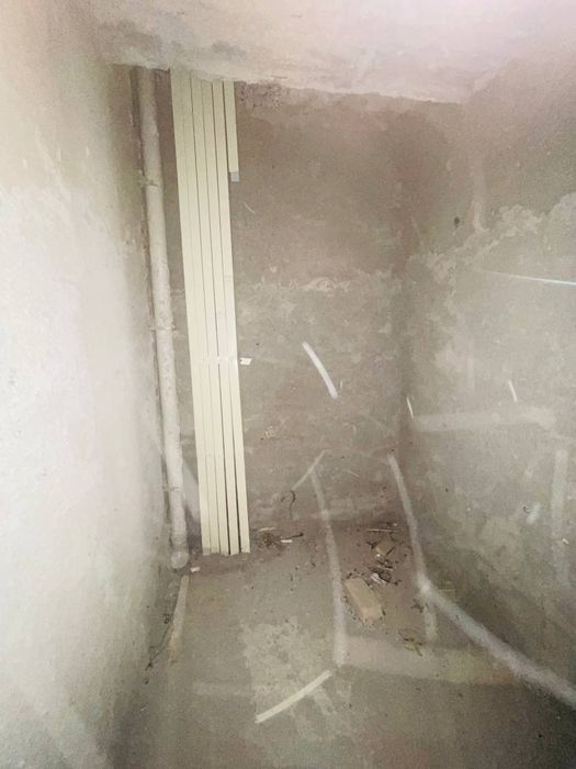 Uy sotiladi. To'rt xonali.