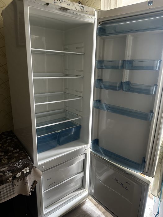 Продам Холодильник срочно