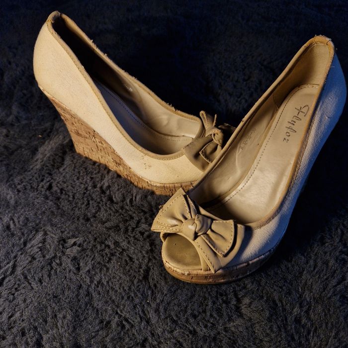 Papuci cu toc eleganti