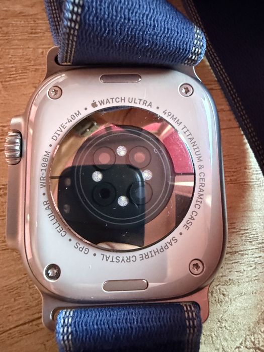 Apple Watch Ultra Gen3 - Silver Titanium с 5 оригинални каишки