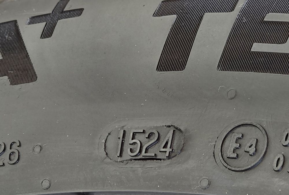 235/60/18  ESA+Tecar SuperGripP dot 15/24   
Гумите са внос от Германия, без лепенки и фитили.    
7.1 мм грайфер 
Година на производство