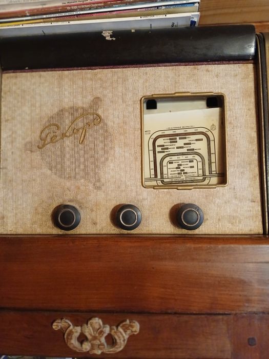 Vand 2 aparate radio functionale