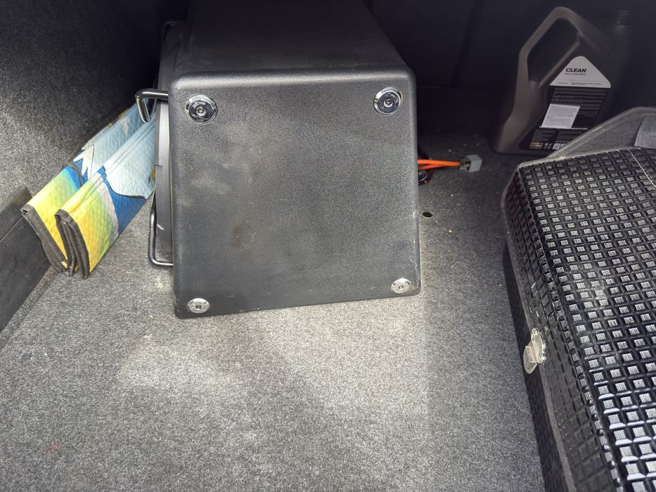 Продам сабуфер состояние нового