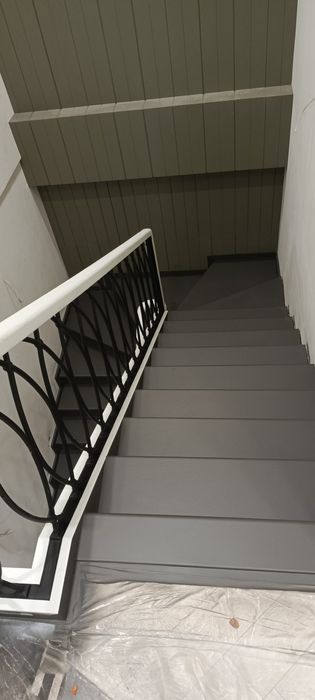 Услуга по покраске мебели реставрации лестниц, панелей.