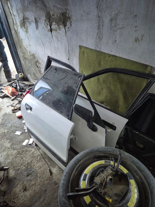 Продам запчасти на Ауди 80 б3