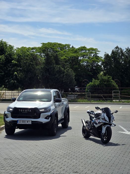 TOYOTA Hilux 2026