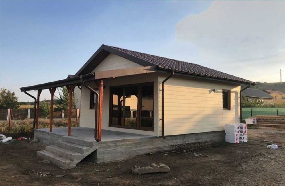 Vand case pe structura metalica