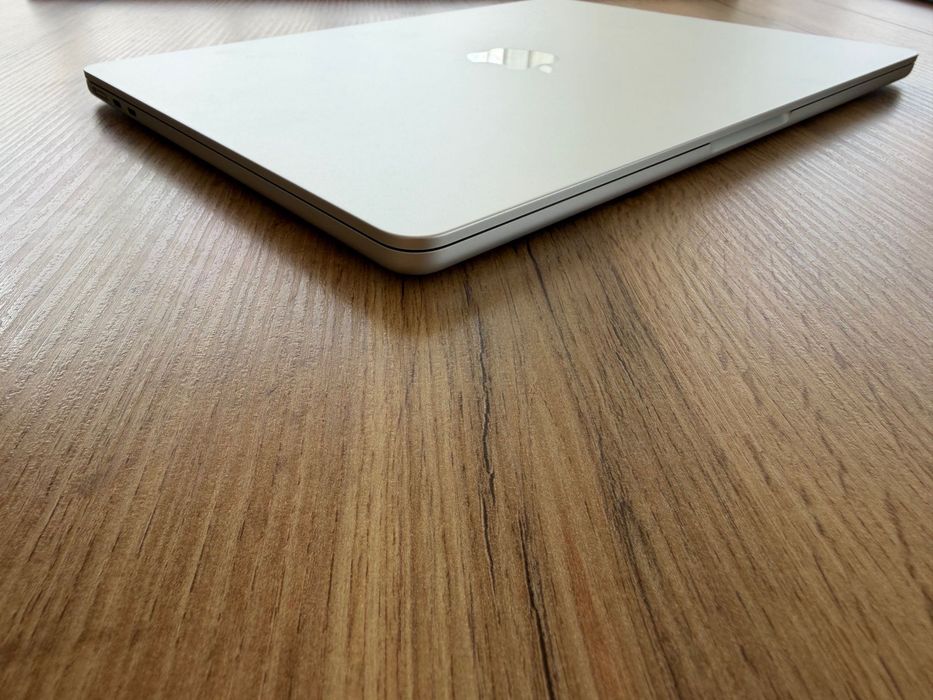 MacBook Air 13" M4 Chip 10-CPU, 8-GPU, 16GB RAM, 256GB SSD В ГАРАНЦИЯ