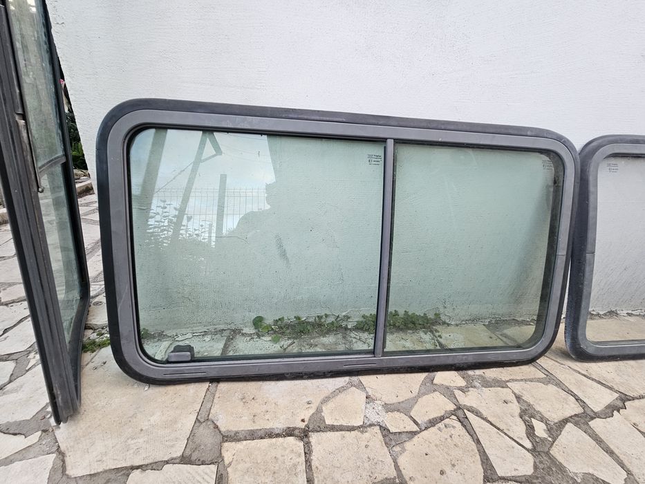 Продавам автостъкла 3бр отваряеми