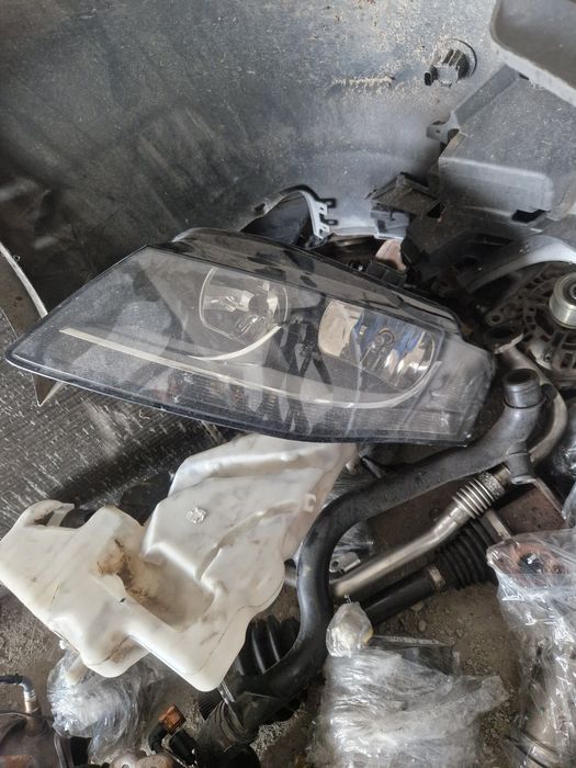 Vând piese audi a4 b8.