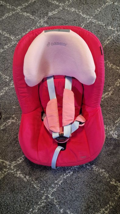 Комплект столчета за кола Maxi-Cosi FamilyFix база + CabrioFix + Pearl – употребявани, в добро състояние