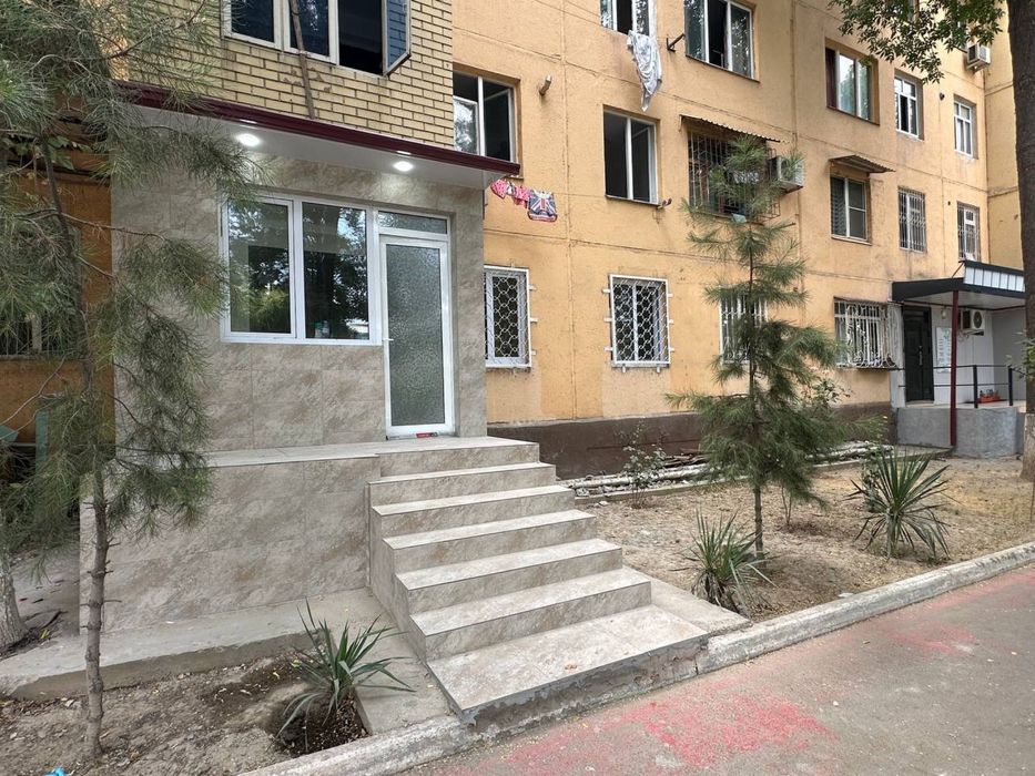 Своя, 2х переделенная в 3х, вдоль дороги, под офис