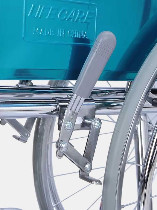 Кресло-коляска для людей с ограниченными возможностями