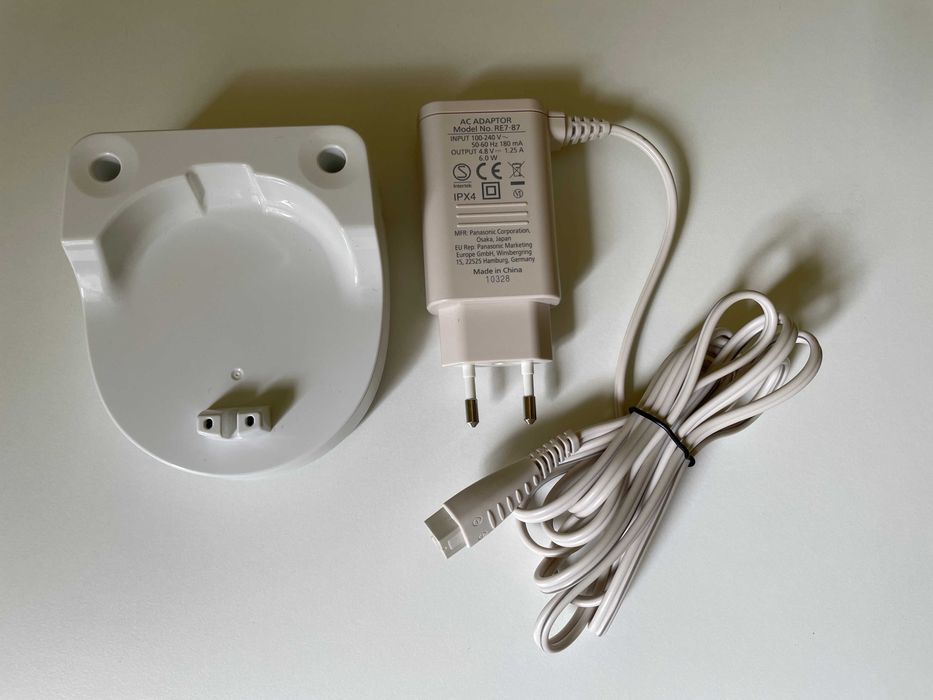 Încărcător Panasonic RE7-87 pentru irigatoare bucale + platformă RC8-4 – ambele sunt noi, nefolosite - se vând și separat