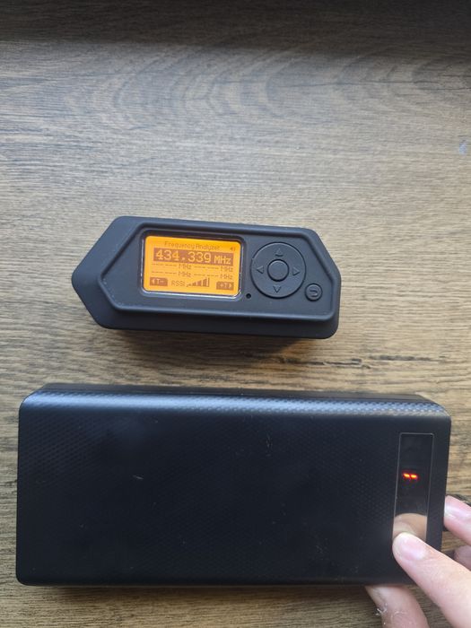 Jammer Powerbank 7W (300-915 MHz едновременно)