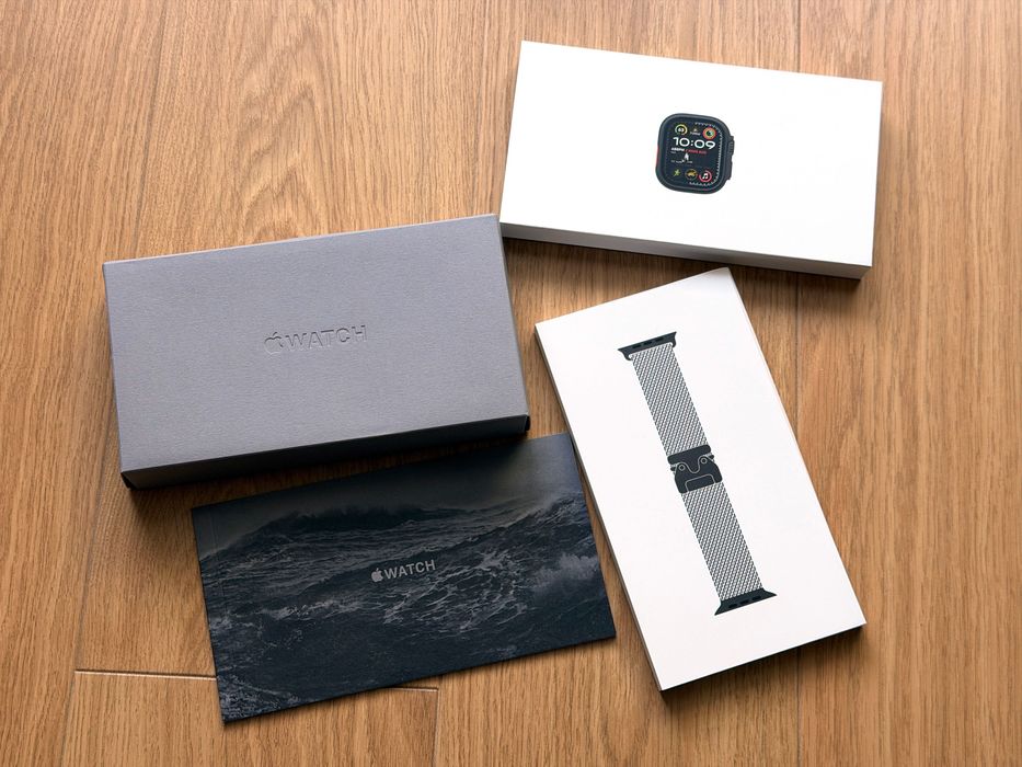 Apple Watch Ultra 2, GPS, Cellular, Black Titanium + Milanese Loop каишка