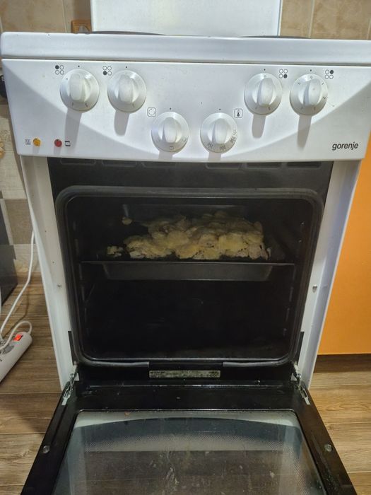 Продаю электрическую плиту