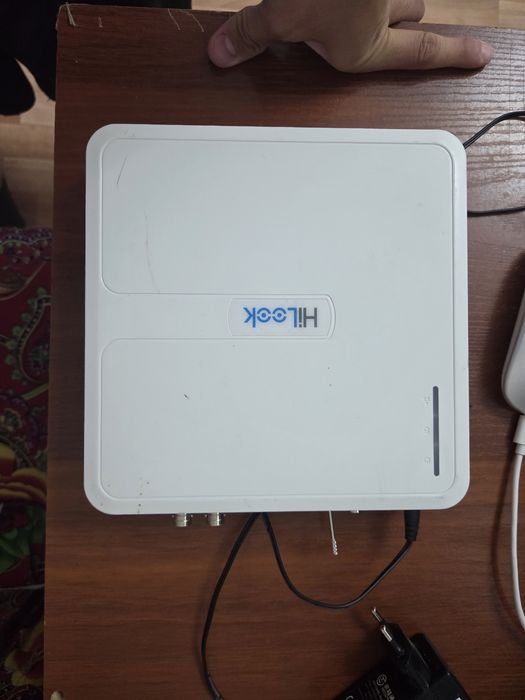 Монитор самсунг, видео регистратор HiLook DVR-104G-K1.