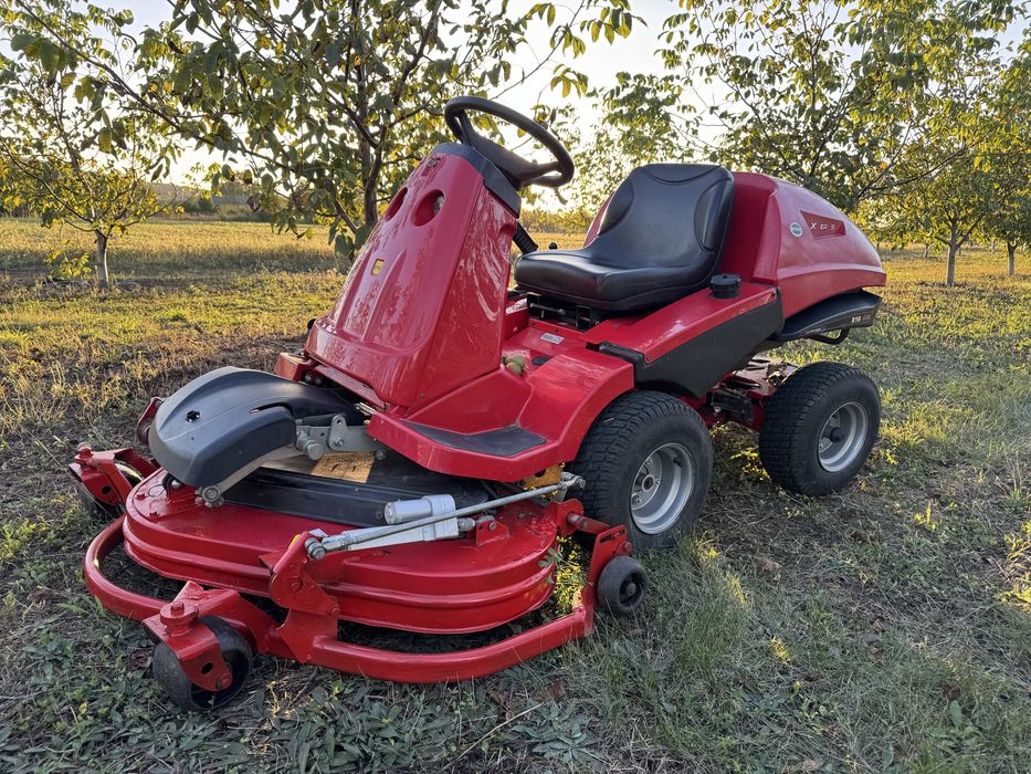 Tractoras  profesional de tuns iarba/gazon Countax X16 4WD 4x4 – Honda V-Twin 16 CP – masă frontală 112 cm